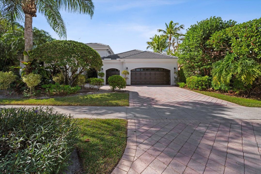 Под контрактом: $17,500 (3 спален, 3 ванн, 3312 Квадратных фут)