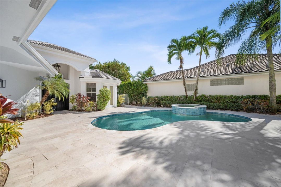 Под контрактом: $17,500 (3 спален, 3 ванн, 3312 Квадратных фут)