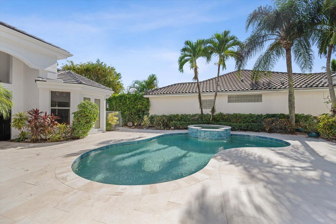 Под контрактом: $17,500 (3 спален, 3 ванн, 3312 Квадратных фут)