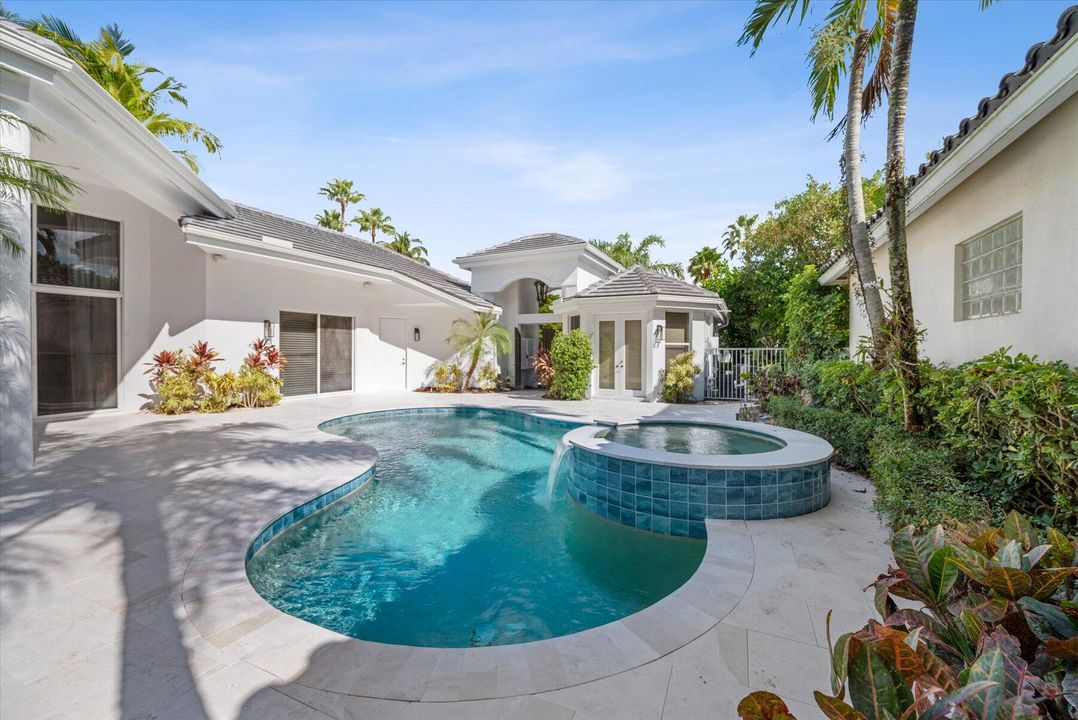 Под контрактом: $17,500 (3 спален, 3 ванн, 3312 Квадратных фут)