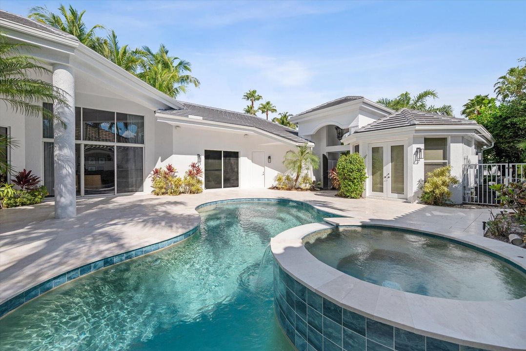 Под контрактом: $17,500 (3 спален, 3 ванн, 3312 Квадратных фут)