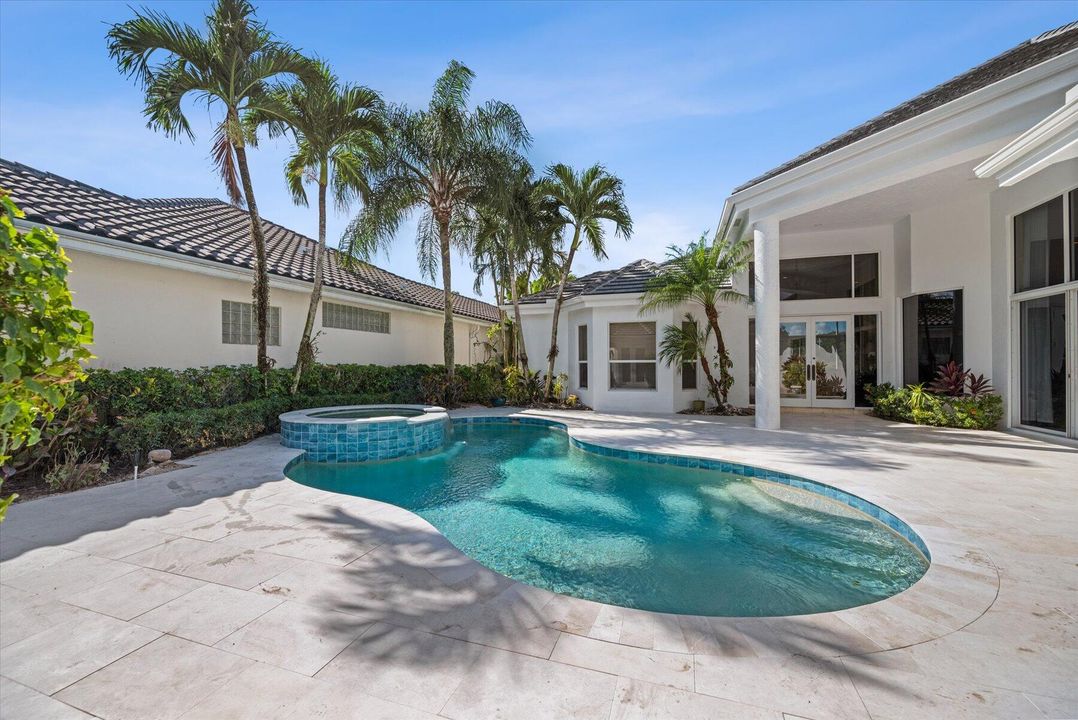 Под контрактом: $17,500 (3 спален, 3 ванн, 3312 Квадратных фут)