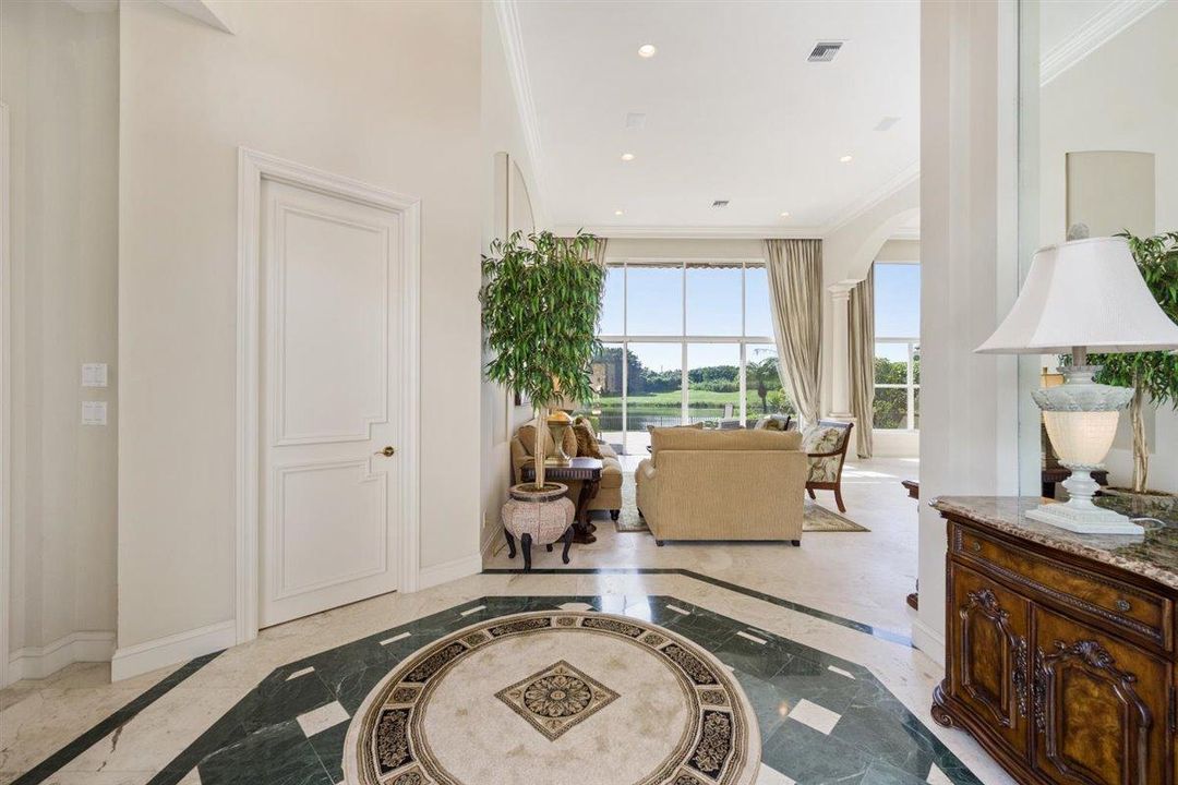 Под контрактом: $17,500 (3 спален, 3 ванн, 3312 Квадратных фут)