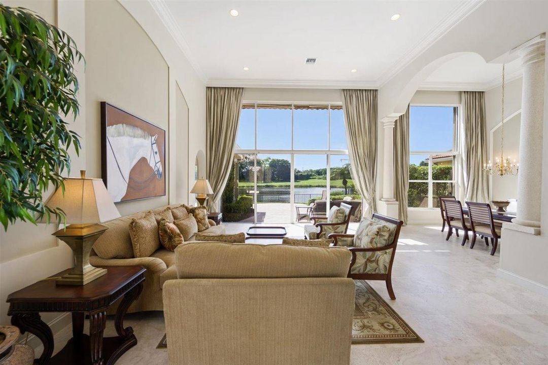 Под контрактом: $17,500 (3 спален, 3 ванн, 3312 Квадратных фут)