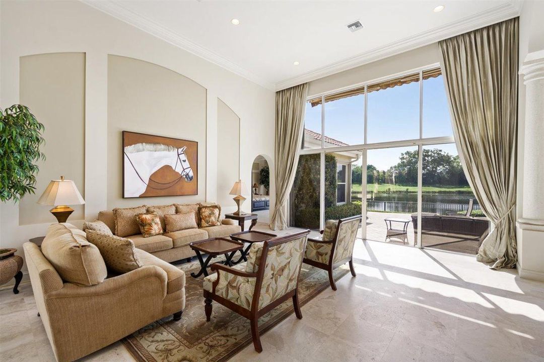 Под контрактом: $17,500 (3 спален, 3 ванн, 3312 Квадратных фут)