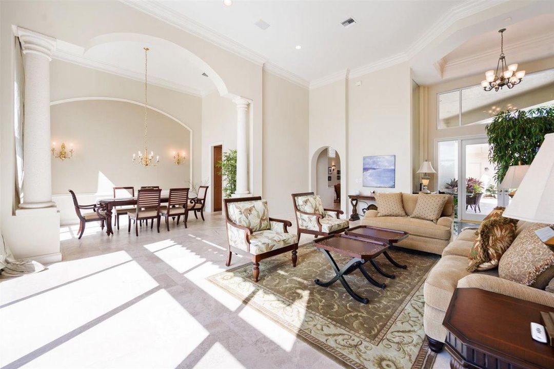 Под контрактом: $17,500 (3 спален, 3 ванн, 3312 Квадратных фут)