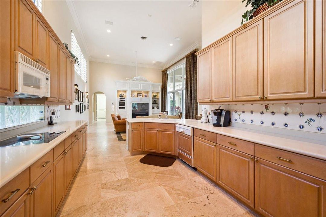 Под контрактом: $17,500 (3 спален, 3 ванн, 3312 Квадратных фут)