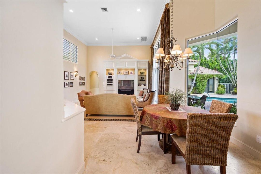 Под контрактом: $17,500 (3 спален, 3 ванн, 3312 Квадратных фут)