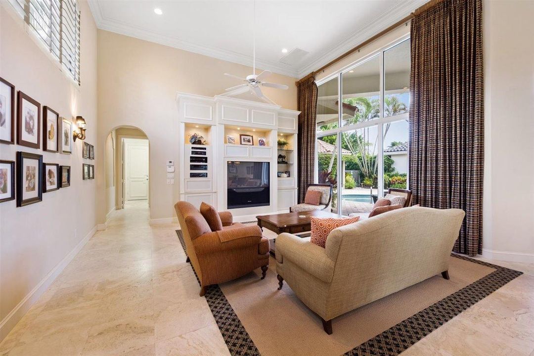 Под контрактом: $17,500 (3 спален, 3 ванн, 3312 Квадратных фут)