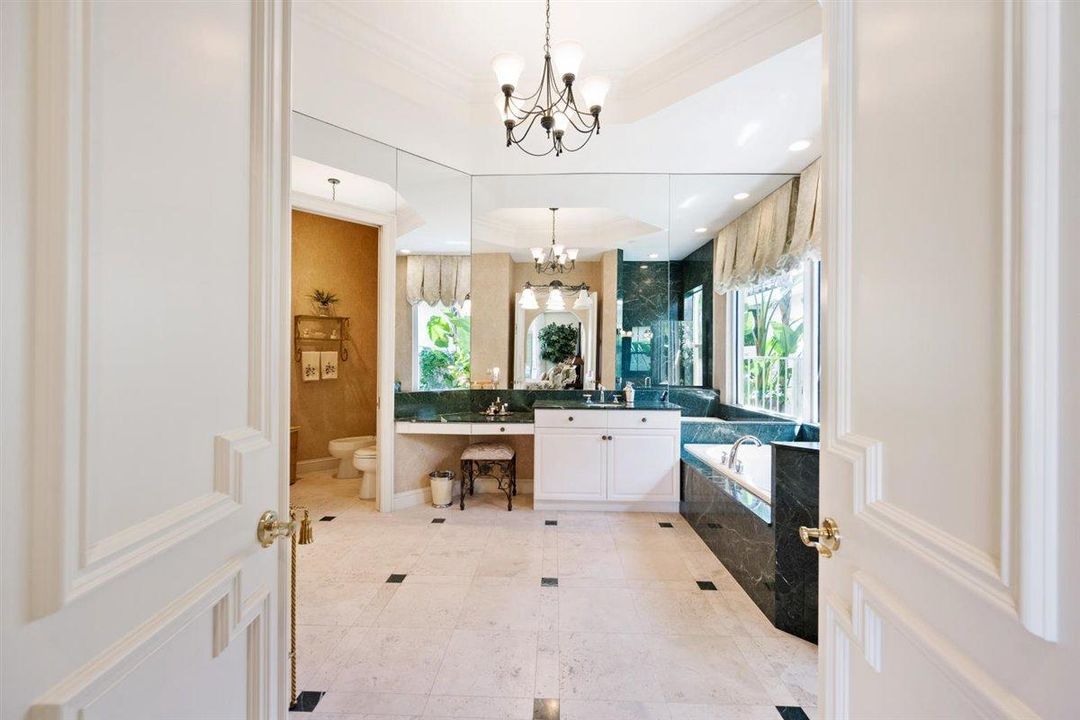 Под контрактом: $17,500 (3 спален, 3 ванн, 3312 Квадратных фут)