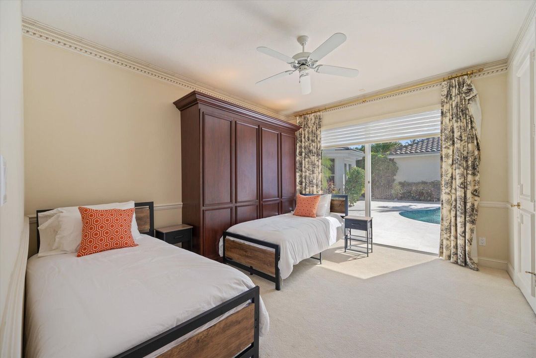 Под контрактом: $17,500 (3 спален, 3 ванн, 3312 Квадратных фут)