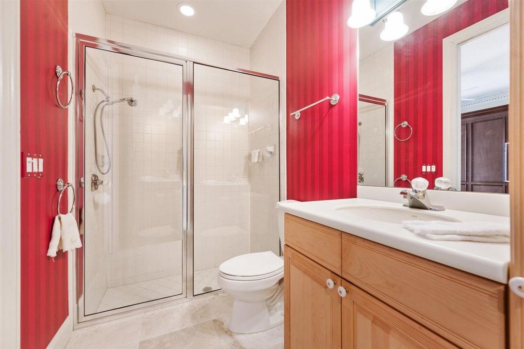 Под контрактом: $17,500 (3 спален, 3 ванн, 3312 Квадратных фут)