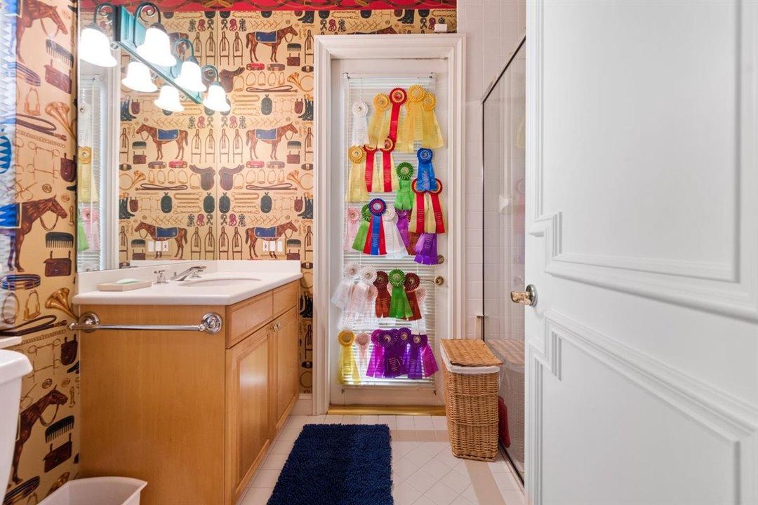 Под контрактом: $17,500 (3 спален, 3 ванн, 3312 Квадратных фут)