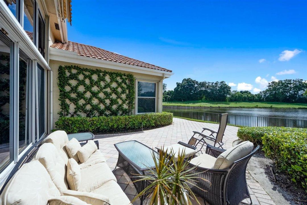 Под контрактом: $17,500 (3 спален, 3 ванн, 3312 Квадратных фут)