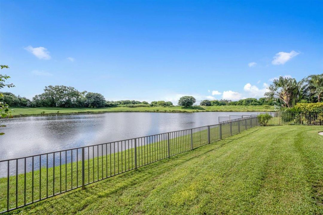 Под контрактом: $17,500 (3 спален, 3 ванн, 3312 Квадратных фут)