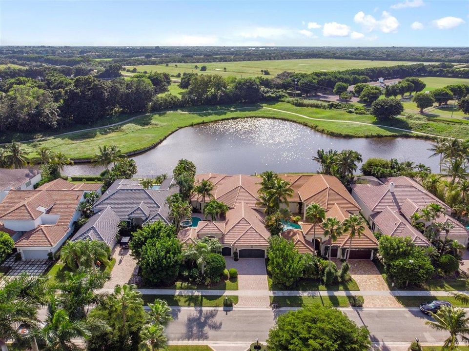 Под контрактом: $17,500 (3 спален, 3 ванн, 3312 Квадратных фут)