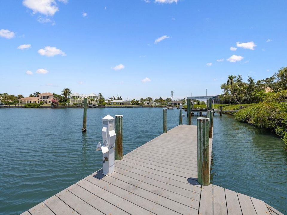 For Sale: $3,295,000 (3 beds, 4 baths, 4345 Square Feet)