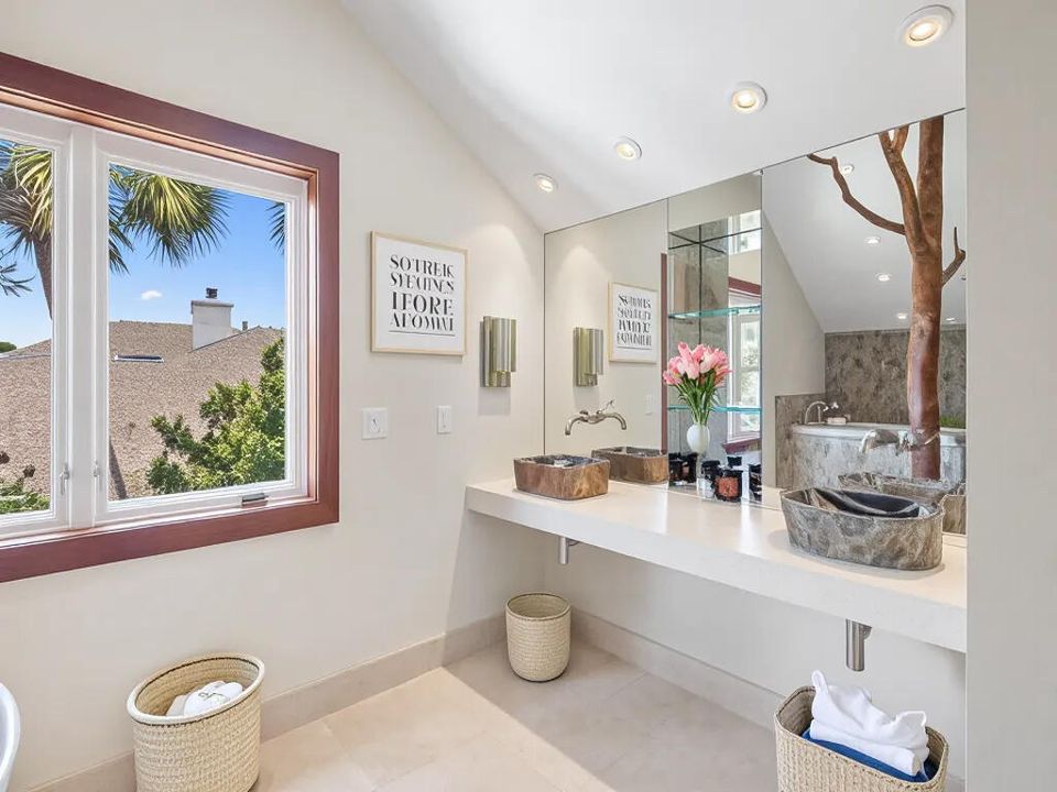 For Sale: $3,295,000 (3 beds, 4 baths, 4345 Square Feet)