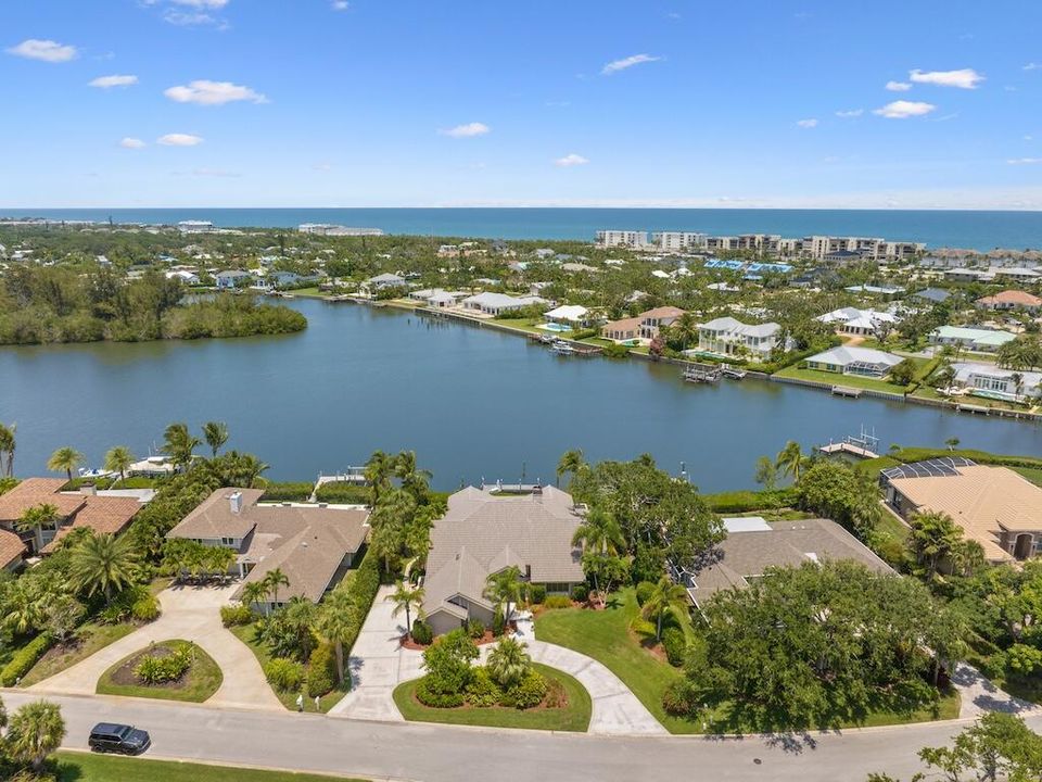 For Sale: $3,295,000 (3 beds, 4 baths, 4345 Square Feet)