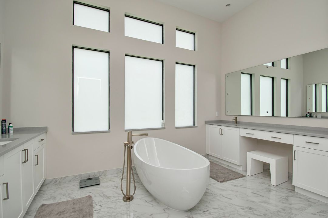 For Sale: $2,500,000 (4 beds, 4 baths, 3106 Square Feet)