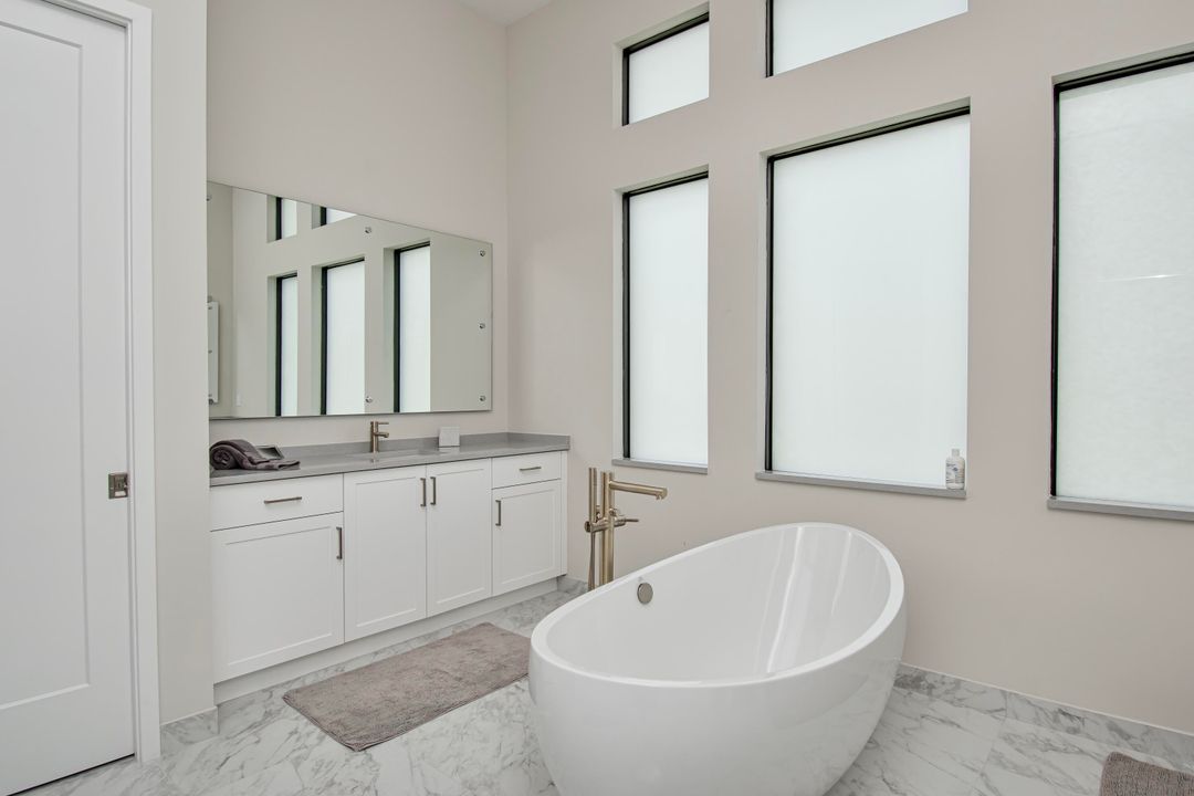 For Sale: $2,500,000 (4 beds, 4 baths, 3106 Square Feet)