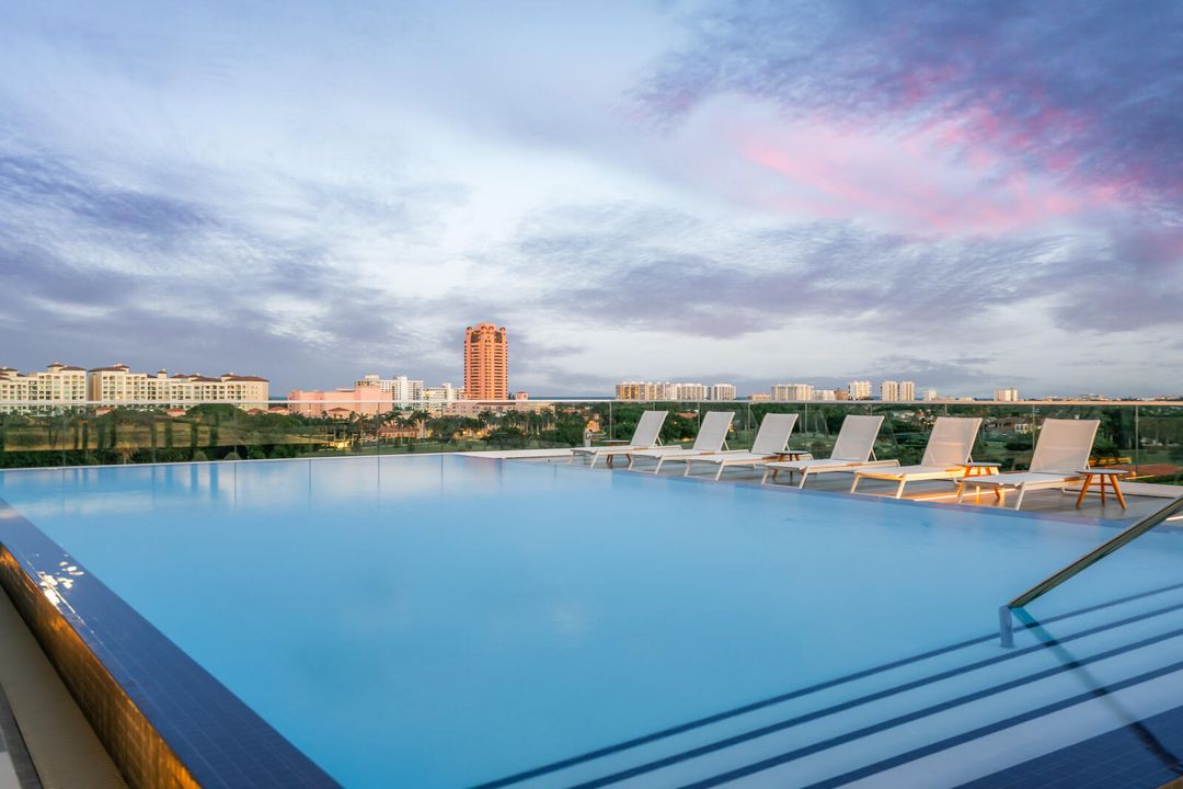 合同活跃: $2,650,000 (2 贝兹, 2 浴室, 2169 平方英尺)