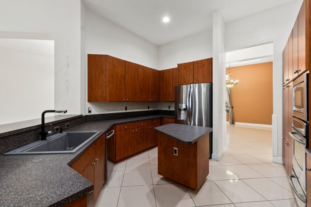 待售: $525,000 (4 贝兹, 3 浴室, 2943 平方英尺)