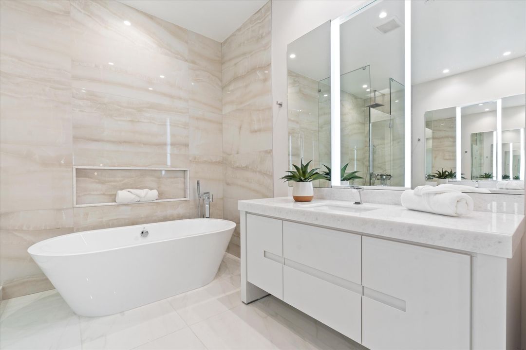 Active With Contract: $2,750,000 (2 beds, 2 baths, 2193 Square Feet)