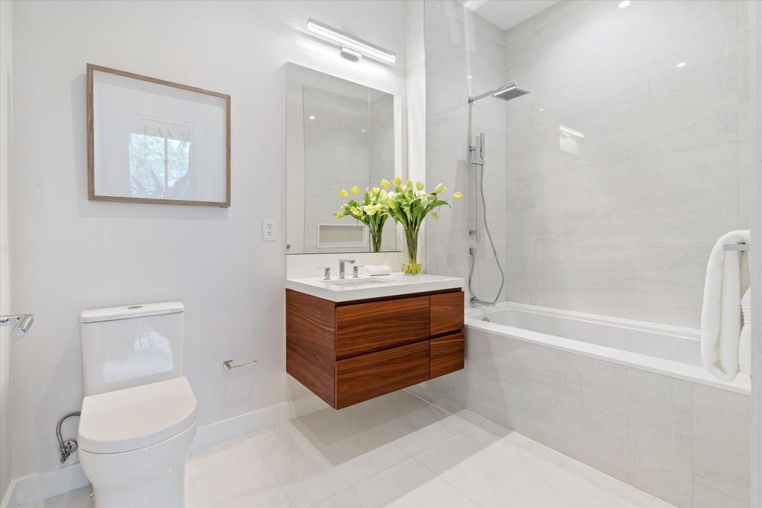Active With Contract: $2,750,000 (2 beds, 2 baths, 2193 Square Feet)