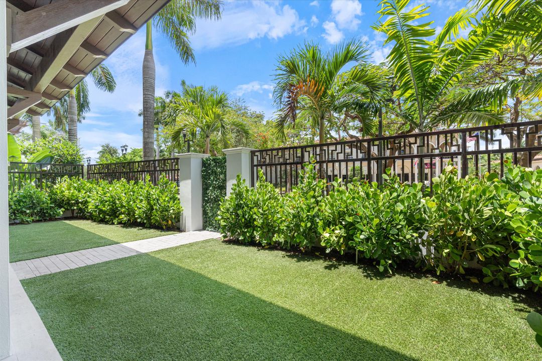 Active With Contract: $2,750,000 (2 beds, 2 baths, 2193 Square Feet)