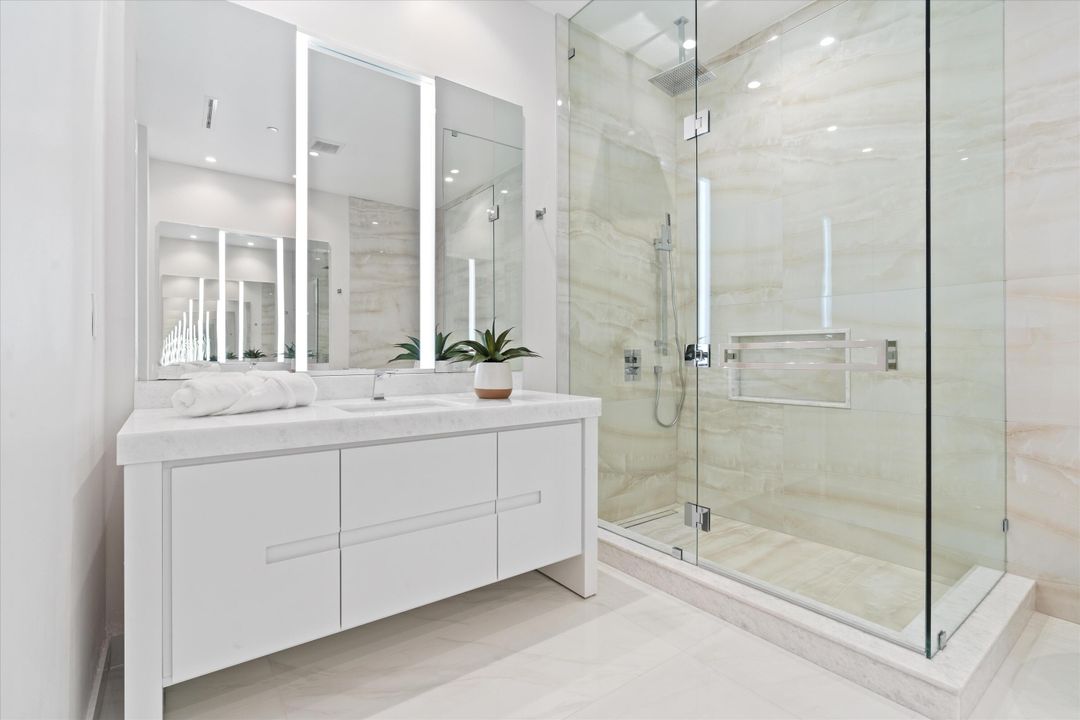 Active With Contract: $2,750,000 (2 beds, 2 baths, 2193 Square Feet)