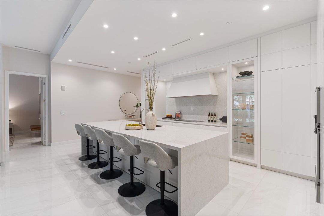 Active With Contract: $2,750,000 (2 beds, 2 baths, 2193 Square Feet)