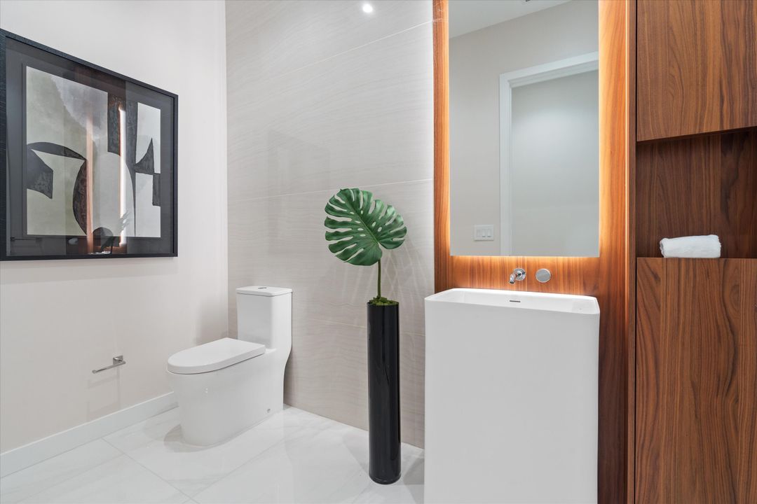 Active With Contract: $2,750,000 (2 beds, 2 baths, 2193 Square Feet)