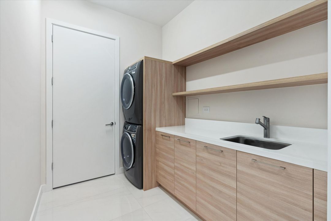 Active With Contract: $2,750,000 (2 beds, 2 baths, 2193 Square Feet)