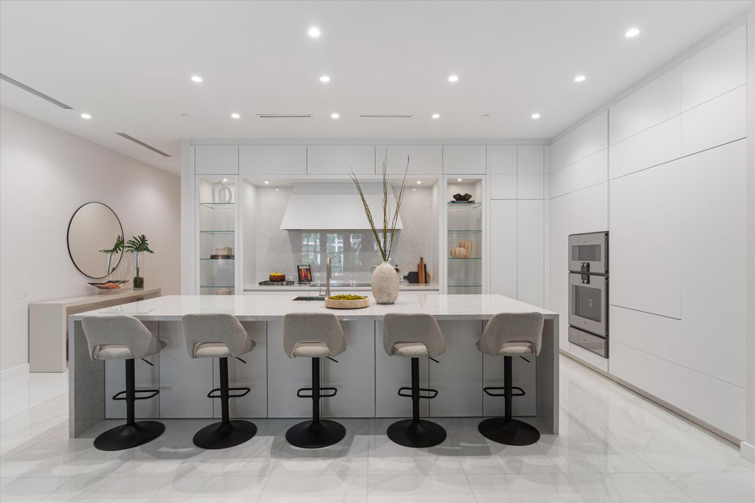 Active With Contract: $2,750,000 (2 beds, 2 baths, 2193 Square Feet)