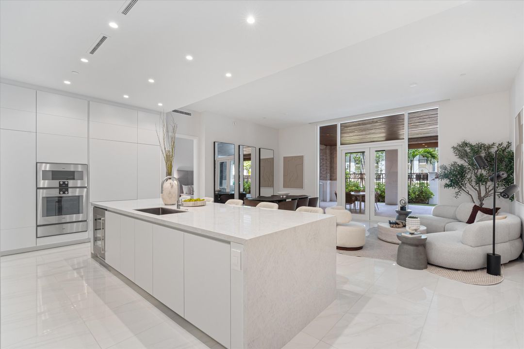 Active With Contract: $2,750,000 (2 beds, 2 baths, 2193 Square Feet)