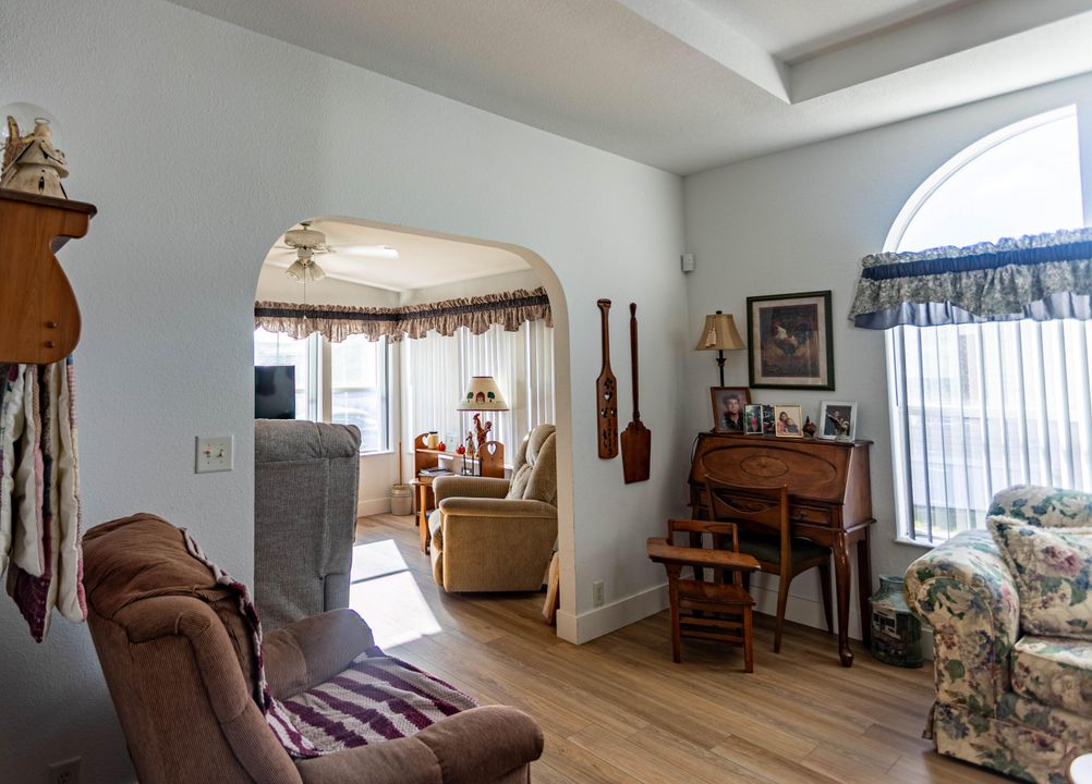 待售: $172,900 (2 贝兹, 2 浴室, 1286 平方英尺)