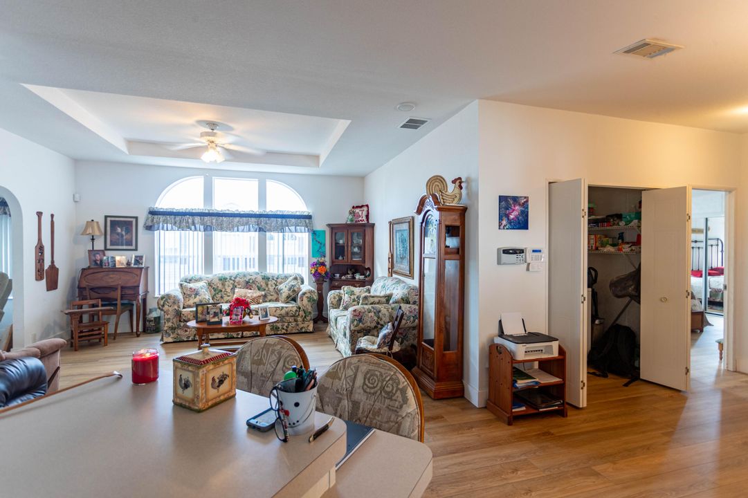 待售: $172,900 (2 贝兹, 2 浴室, 1286 平方英尺)