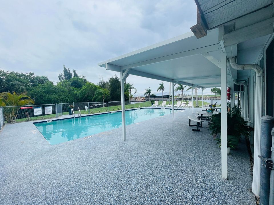 待售: $172,900 (2 贝兹, 2 浴室, 1286 平方英尺)