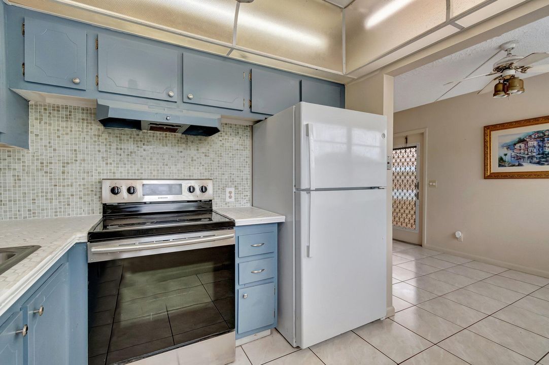 待售: $94,900 (2 贝兹, 1 浴室, 819 平方英尺)