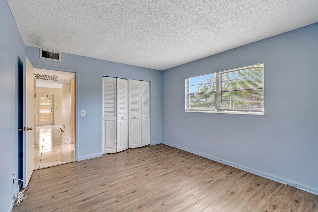 待售: $94,900 (2 贝兹, 1 浴室, 819 平方英尺)