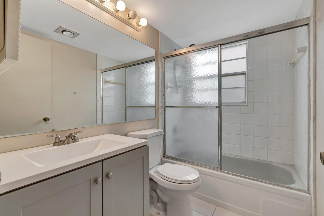 待售: $94,900 (2 贝兹, 1 浴室, 819 平方英尺)