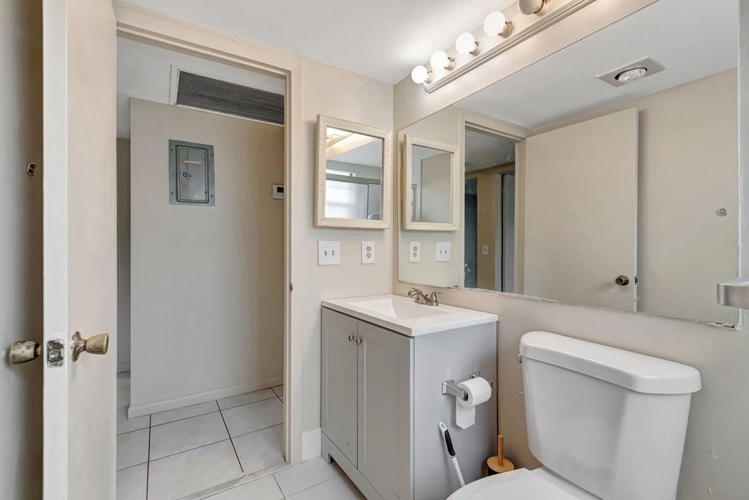 待售: $94,900 (2 贝兹, 1 浴室, 819 平方英尺)