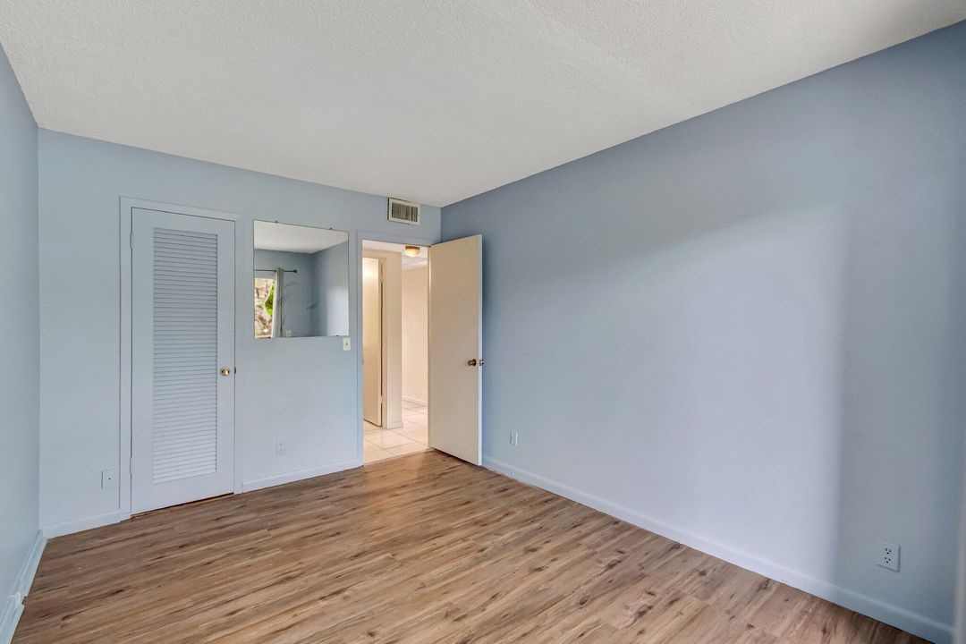 待售: $94,900 (2 贝兹, 1 浴室, 819 平方英尺)