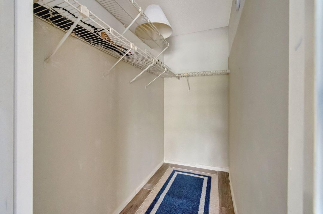 待售: $94,900 (2 贝兹, 1 浴室, 819 平方英尺)