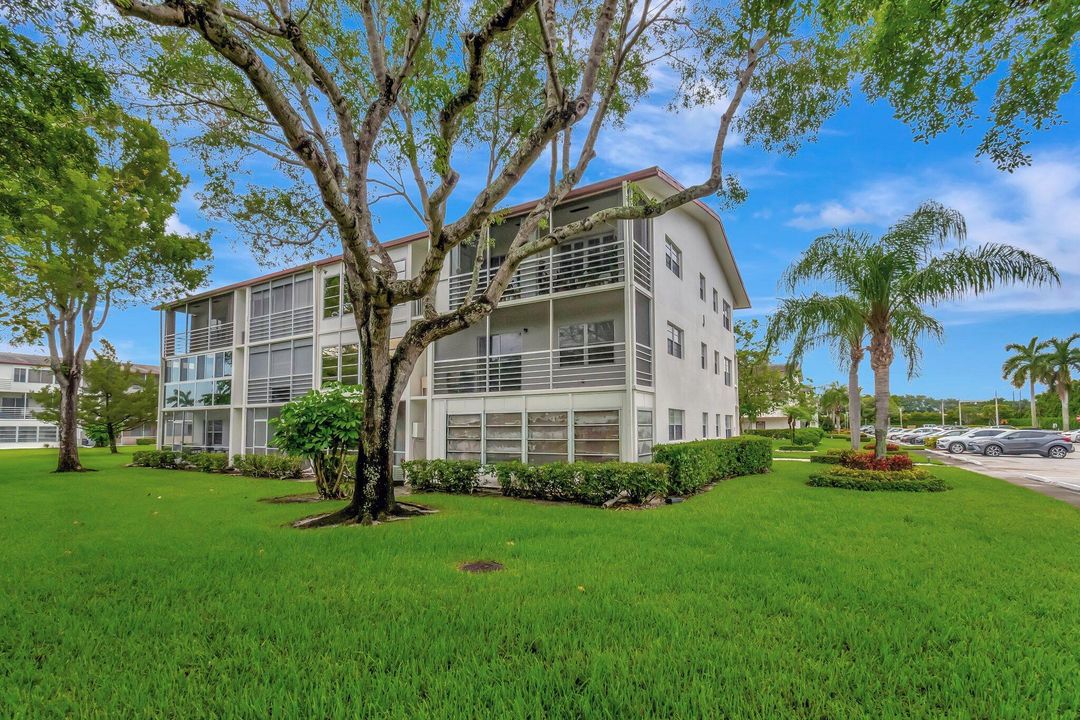 待售: $94,900 (2 贝兹, 1 浴室, 819 平方英尺)