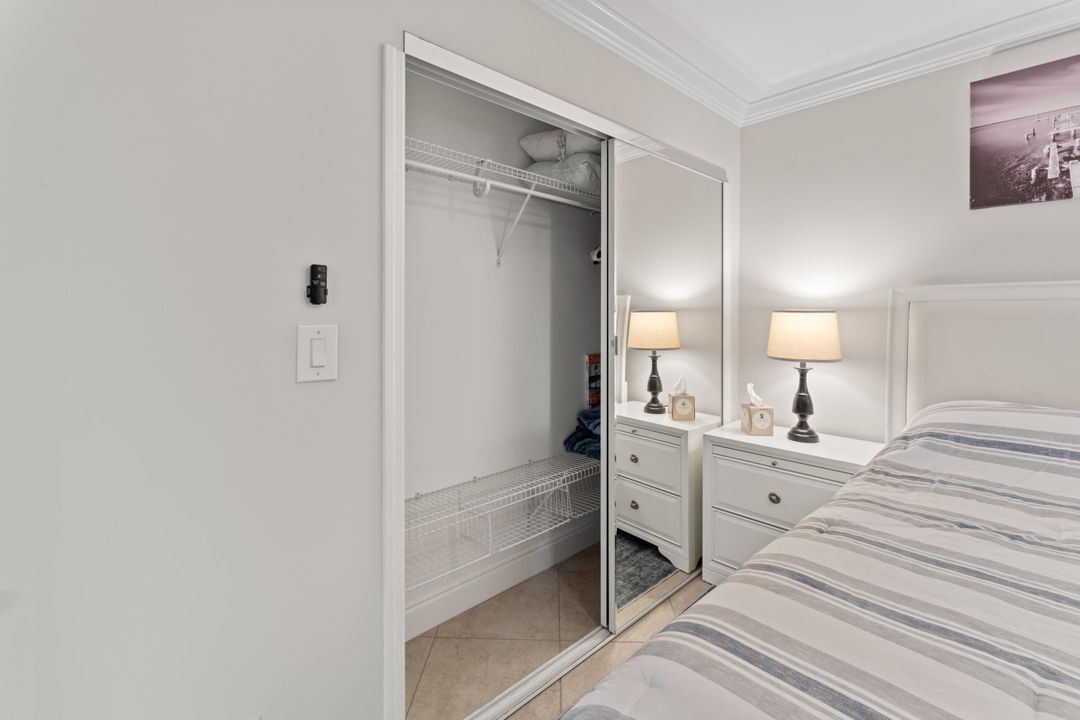 合同活跃: $5,200 (2 贝兹, 2 浴室, 802 平方英尺)