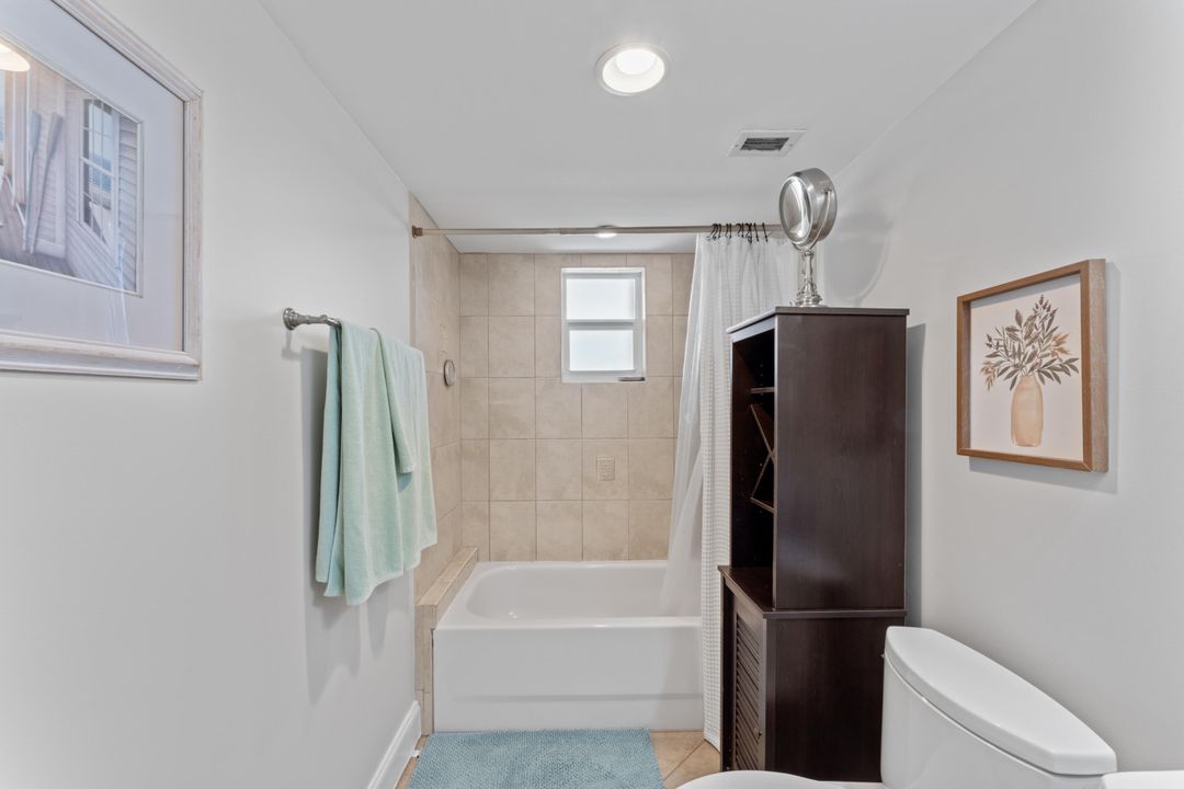 合同活跃: $5,200 (2 贝兹, 2 浴室, 802 平方英尺)