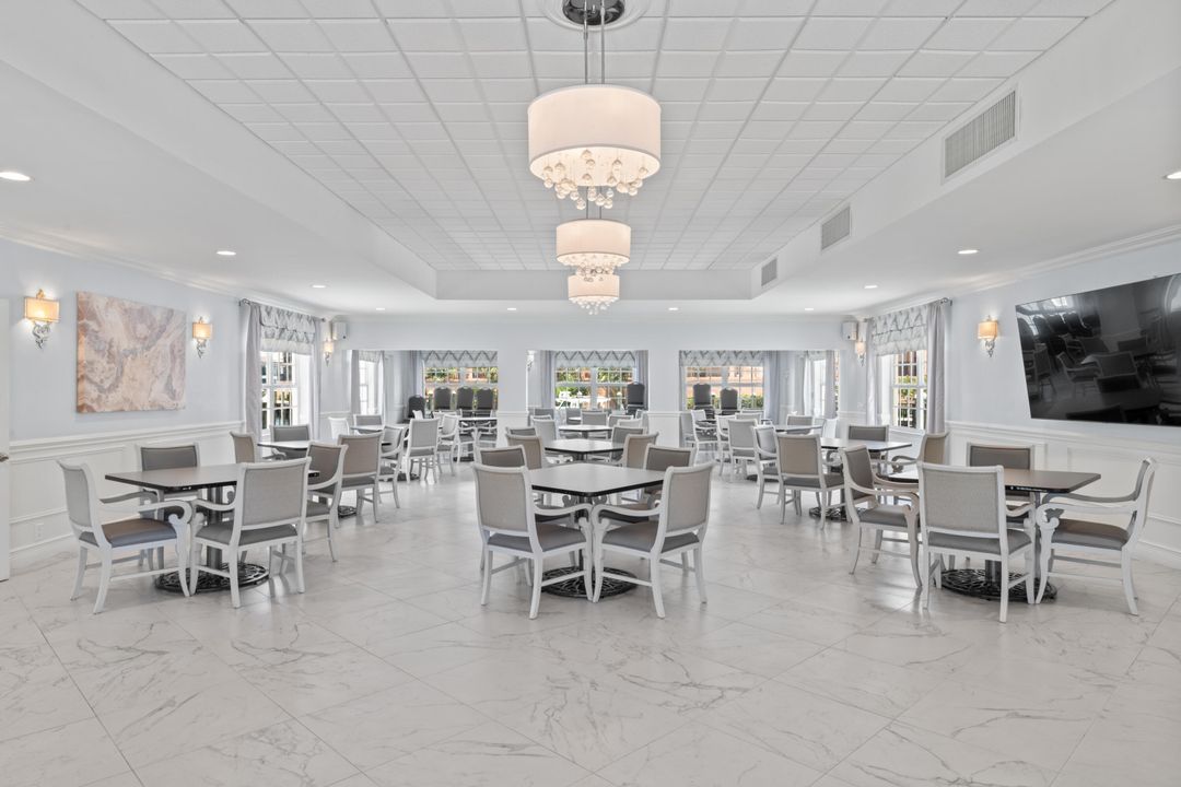 合同活跃: $5,200 (2 贝兹, 2 浴室, 802 平方英尺)