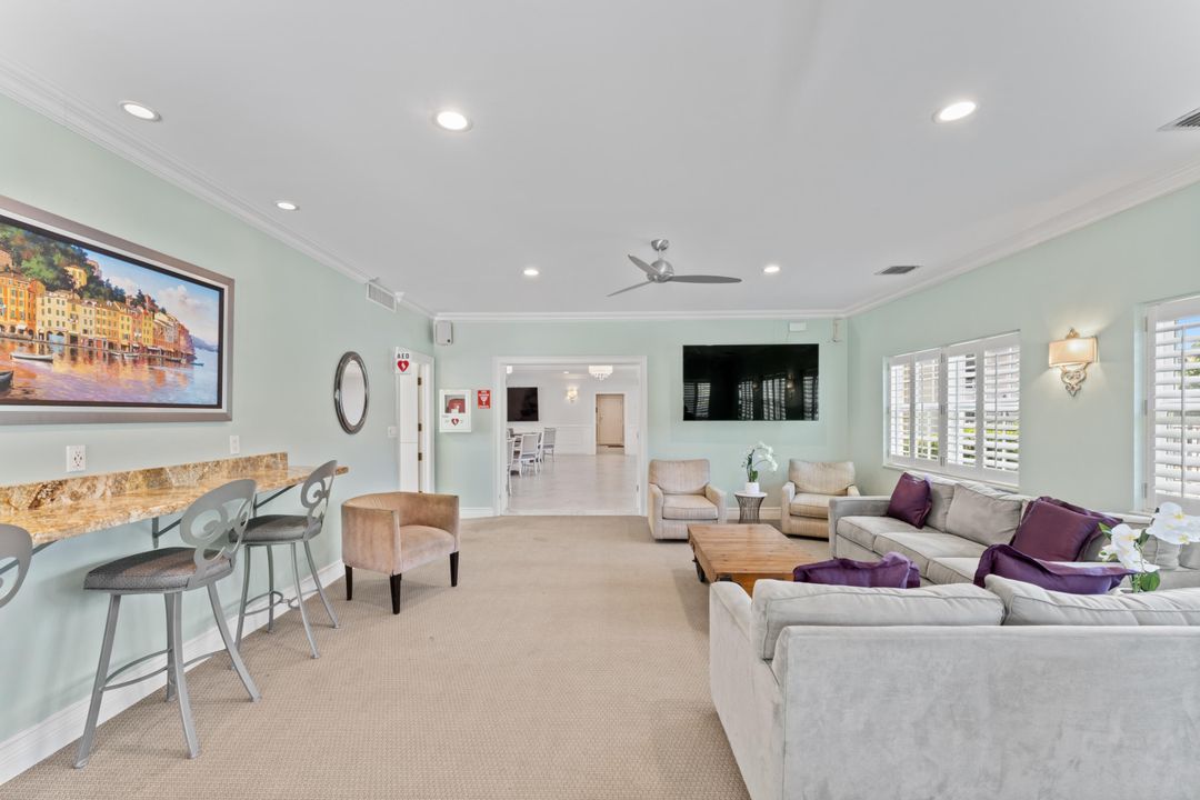 合同活跃: $5,200 (2 贝兹, 2 浴室, 802 平方英尺)